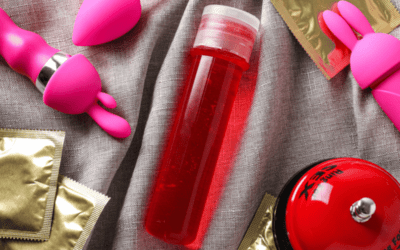 ¡Lleva el sexo al siguiente nivel! Guía para usar lubricantes con juguetes sexuales